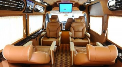 Luxury Limousine car to Sapa