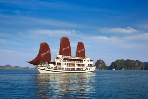 vietnam-local-bus-4-stars-cruise
